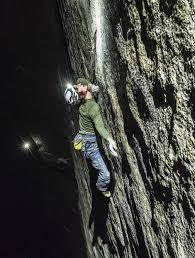 Ondra kletterte alle 32 seillängen der route im vorstieg. Adam Ondra Klettern In Tokio Paris Und Yosemite