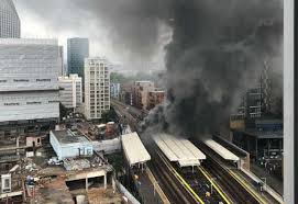 Police say they are treating an explosion on the london underground, which left 22 people hospitalized, as a terrorist incident. Bvrourdrk Pium