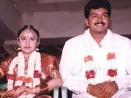 Wedding Saga Of Actor Vijay And His Fan Cum Wife Sangeetha Indian Celebrity Events 2011 uchithanai muharnthaal nadesan's wife.