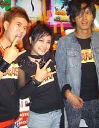 Kita yang suka musik rock indonesia pada medium tahun 2006 pasti pernah mendengar nama band garasi. Perjalanan Bermusik Ayu Ratna Dari Garasi Ngeband Di Jepang Kini Di Cokelat Halaman All Kompasiana Com
