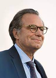 Renaud muselier «n'exclut pas» de se présenter aux régionales le député européen, qui était l'invité du talk, considère que l'ump «a un devoir moral de gagner la région paca». Renaud Muselier Wikipedia