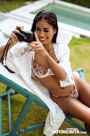 Hot babe Mai removes her white lingerie and poses nude at the poolside