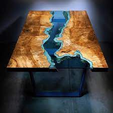 Tables basses, tables de salle à manger, verre rivers, greg klassen. Ce Designer Cree Des Tables En Bois Qui Integrent Des Rivieres De Verre