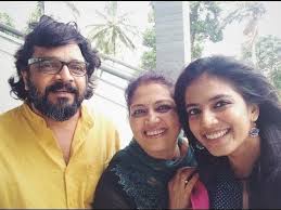 Malavika mohanan is an indian actress and model who works predominantly in malayalam and tamil language films. Malavika Mohanan Wiki Age Height Boyfriend Husband Family Biography More Wikibio