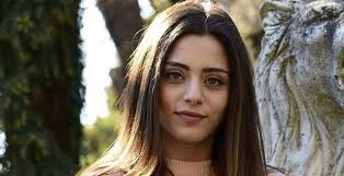 Sila is very beautiful and kind person she is very silent. Sila Turkoglu Kimdir Nereli Kac Yasinda Dogum Tarihi Boyu Kilosu Sevgilisi Dizileri
