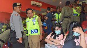 Katanya, operasi akan terus diadakan bagi menyekat kemasukan pati melalui laluan tikus di sempadan negara. Satpol Pp Pati Gencar Razia Mayoritas Tempat Karaoke Kian Sepi Tribun Jateng