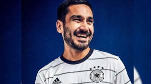 Almanya'da madende çalışan işçi bir babanın çocuğu olarak 1990 yılında dünyaya gelen i̇lkay gündoğan, futbola 3 yaşında doğduğu i̇lker gündoğan adında 1 erkek kardeşi bulunmaktadır. Ilkay Gundogan Tribunnewswiki Com Mobile