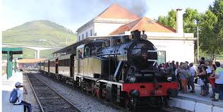 A locomotiva a vapor 0186, construída em 1925 pela henschel & son e as 5 carruagens históricas, percorrem a distância que vai da estação da. Comboio Historico Regressa Ao Douro No Sabado Diario De Tras Os Montes
