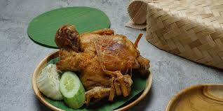 Resep ayam satu ini adalah resep yang memadukan akan gurihnya bumbu yang beresap kedalam daging ayam, cita rasa dari manis kecap dan pedasnya mampu membuat lidah bergoyang, apalagi ditambah daging ayam yang direndam dengan air kelapa, bikin masakan ini enak. Sejarah Dan Makna Ayam Ingkung Makanan Sesaji Dalam Adat Jawa Halaman All Kompas Com