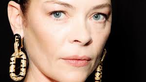 BeautyMatter exclusively reports that Oak Essentials , founded in 2021 by  designer and serial entrepreneur Jenni Kayne, will launch in stores at Ulta  Beauty