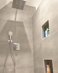 Wir Haben Ubrigens Zwei Facher In Der Begehbaren Dusche Mauern Lassen Das Untere Zum Fuss Abstellen Beim Rasieren Hausbau Badezimmer Begehbare Dusche Dusche