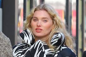 See more ideas about elsa hosk, elsa, model. Elsa Hosk S Baby Bump Pops Out In Low Rise Jeans Crop Top Cozy Coat Footwear News