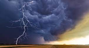 Erik schrikt ook van het onweer. Deze Dingen Kun Je Beter Niet Doen Als Het Onweert