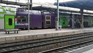 Alors que la grève nationale en cours affecte fortement les transports en france, la direction générale de l'aviation civile (dgac) ne demandera pas aux compagnies aériennes de réduire leur programm. Greve Du 7 Decembre Les Previsions Pour Le Trafic Sncf Ce Samedi En Auvergne Rhone Alpes