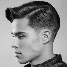 I tagli sono netti e perfettamente strutturati, con uno stile molto rigido e rigoroso. Tagli Capelli Parrucchiere Uomo A Monteprandone