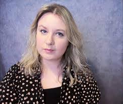 Julia Caro's Instagram, Twitter & Facebook