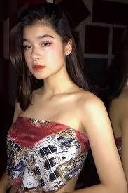 Con gái 16 tuổi của sao "Cảnh sát hình sự” được khen đẹp lạ, quyến rũ