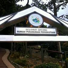 This lake shares a common border with kelantan in the west and pahang in the south. Rumah Peranginan Persekutuan Tasik Kenyir