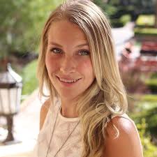 Lindsay Cummings's Instagram, Twitter & Facebook