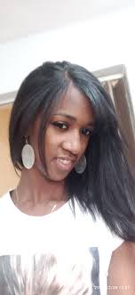 Busco peluquería que me haga un trabajo de color, ya sea balayage o  babylight, en tonos caramelo o chocolate. Tengo un año desde el último  tinte negro, que además no me cogió