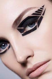 22 Different Eyeliner Makeup Styles In 2020 Graphic Makeup No Eyeliner Makeup Futuristic Makeup