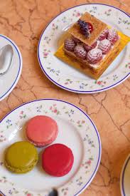 5 Places To Buy The Best Macarons In Paris Travel Food Paris Restaurants Macarons