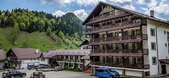 Complexul cheile gradistei moeciu*** este localizat in moeciu de sus, la aproximativ 30 km distanta fata de orasul brasov si la 7 km de principalul obiectiv turistic din bran, castelul bran. Hotel Cheia Complex Cheile Gradistei Moeciu Romania