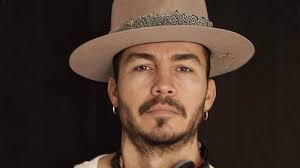 El antagonista, el malo y el dj Michel's