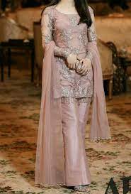 Pin By Cyn Suud On Fashion Indian Fashion Dresses Pakistani Formal Dresses Shadi Dresses