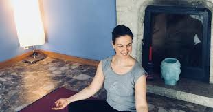 Partneryoga eignet sich auch zum gemeinsamen entspannen. Yoga Blaue Villa Prien Yoga Prien