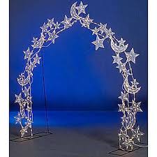 One of the easiest ways to incorporate sports into your wedding is through a groom's cake—if the groom is the sports lover, that is. Star And Moon Wire Arch Star And Moon Arch Star Themed Wedding Starry Night Wedding Starry Night Prom