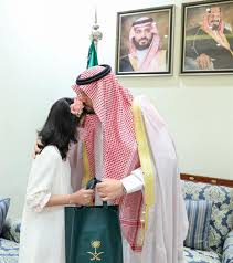 مدرسة سامي عبدالسلام الابتدائية 2017. Ø¨Ø§Ù„ØµÙˆØ± Ø§Ù„Ø£Ù…ÙŠØ± ÙÙŠØµÙ„ Ø¨Ù† Ø®Ø§Ù„Ø¯ Ø¨Ù† Ø³Ù„Ø·Ø§Ù† ÙŠØ³ØªÙ‚Ø¨Ù„ Ø·ÙÙ„Ø© Ù…ØªØ¹Ø§ÙÙŠØ© Ù…Ù† Ù…Ø±Ø¶ Ø§Ù„Ø³Ø±Ø·Ø§Ù† ØµØ­ÙŠÙØ© Ù†ÙˆÙ†