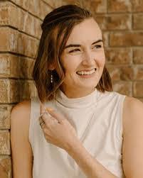 Sandra Annis's Instagram, Twitter & Facebook