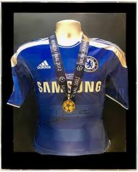 A champions league winner with a knack of scoring hugely important goals, you still wouldn't want to meet him down a dark alleyway at night. Didier Drogba Hand Signed Chelsea Champions League Final Shirt And Winners Medal Display Display Cases Amazon Canada