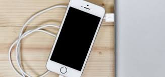 Hp menjadi perangkat yang sangat penting di zaman sekarang, kehadiran hp masyarakat bisa berkomunikasi dengan mudah, dan mendapatkan informasi yang lebih cepat karena ada bantuan internet didalamnya. Cara Ampuh Memperbaiki Baterai Hp Tidak Bisa Dicharge Dicas