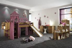 Zimmer mit dachschragen zeichnen sich durch ihre. Kinderzimmer Schlafzauber Bett Mit Leiter Und Rutsche Von Dolphin Gunstig Bestellen Skanmobler