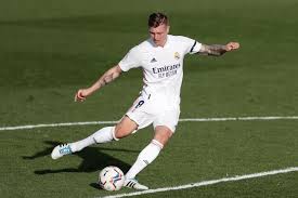 Modric como interior derecho, casemiro como pivote y kroos en el interior izquierdo han formado el centro del campo del real madrid durante una de las épocas más laureadas de su historia. The Inexhaustible Trio Football Espana