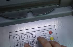 Mais dans les années 1960, lorsque le premier distributeur automatique de billets a été installé dans une succursale de la barclays. Attaques De Distributeurs De Billets A L Explosif Jusqu A Sept Ans De Prison Macommune Info