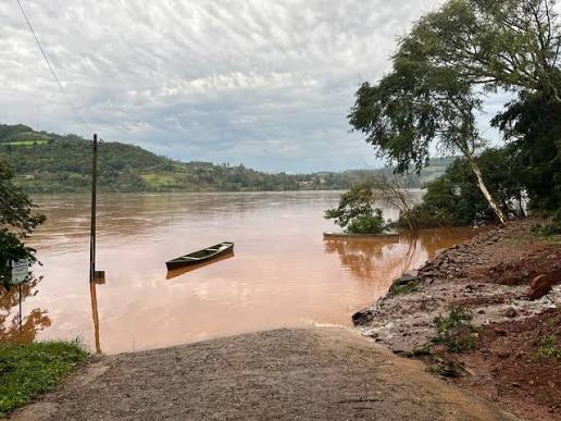Cheia do Rio Uruguai mantém Fronteira Oeste em atenção; RS prevê temporais até quinta