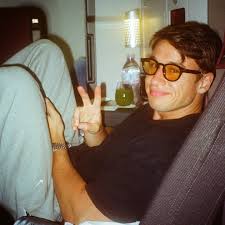 a well deserved happy birthday to the flying dutchman himself for the best  year of my life with an even better one to come. ran a marathon without  training, signed big deal