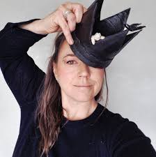 Artist thanks customers for support at event