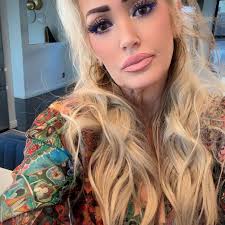 What lighting fixtures, faucet, and counter chairs are recommended for a  kitchen renovation?