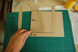 La realizzazione di cornici fai da te in cartone è forse più semplice e veloce, rispetto a quella delle cornici in legno. Tutorial 12 Cornice Fai Da Te Con Il Cartone Riciclato Il Tutorial Foto Gallery Pianetadonna It Cornice Fai Da Te Cornici Tutorial