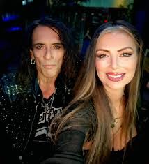 Christine Geist's Instagram, Twitter & Facebook