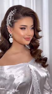 beautiful hairstyle for mehndi function