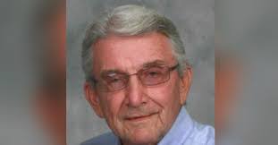 Lynn Molnar's Instagram, Twitter & Facebook