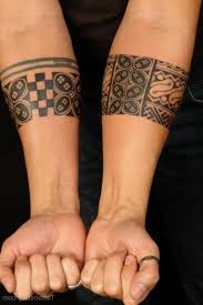 Mannen tijdelijke tatoeage tribal tattoo terug tatouage grote rug tattoo nep tribal tattoo keltische. Armband Tattoo Symbole Und Bedeutungen Tattoos Zenideen Symbolic Tattoos Maori Tattoo Tattoo Bracelet