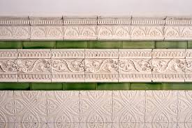 Daher werden sie auch gerne als. Wandfliesen Bordueren Und Sockelfliesen Mehrfarbig Und Einfarbig Inspiriation Golem Kunst Und Baukeramik Golem Baukeramik