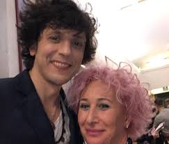 Storie da Sanremo, da Reggio l'hair stylist Anna Foti: «Nei miei anni al  festival tanta adrenalina e tutte le emozioni dei big della Canzone  italiana»