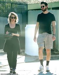 Has ben barnes married to a wife or engaged? Julianne Hough Emerges From Quarantine With Handsome British Actor Ben Barnes In La Daily Mail Online